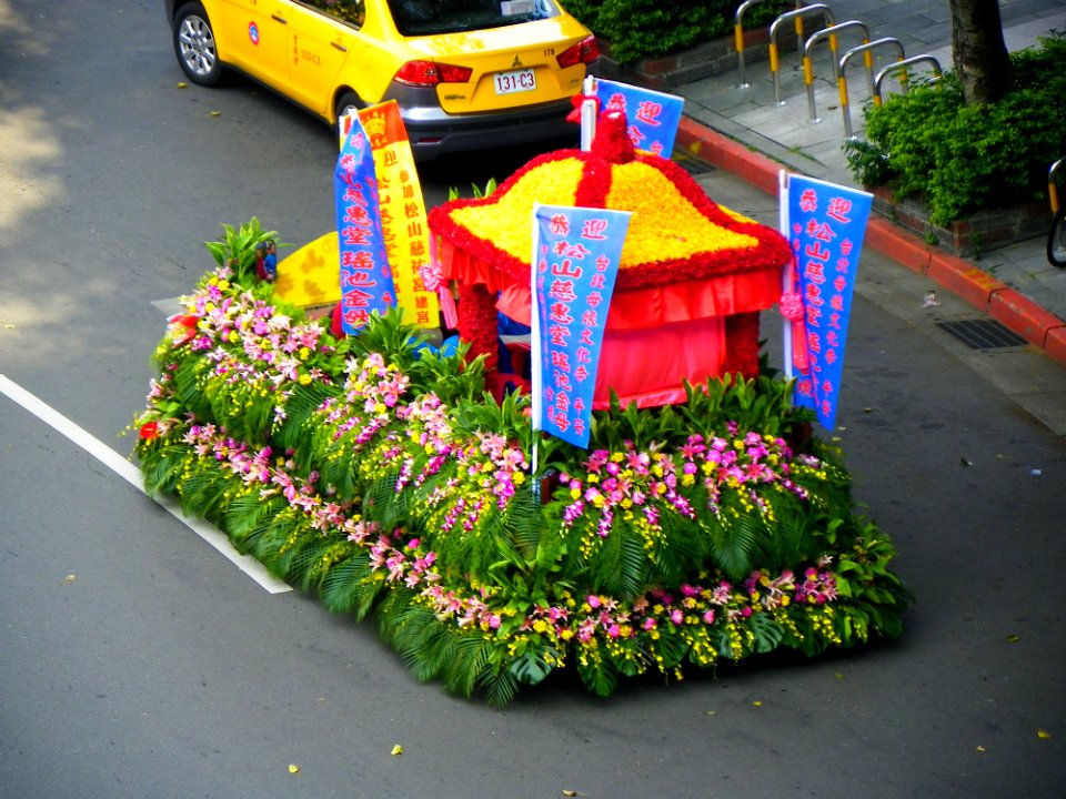 Ciyou Temple Mazu Cruise Parade 20131117-013