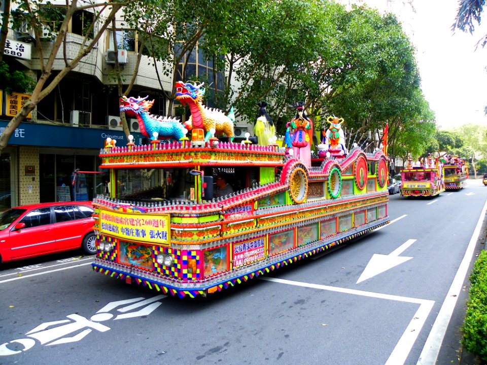 Ciyou Temple Mazu Cruise Parade 20131117-096
