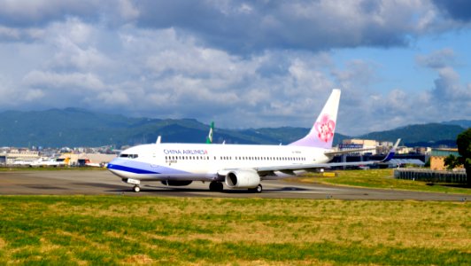 China Airlines Boeing 737-8SH B-18658 Departing from Taipei Songshan Airport 20160731a