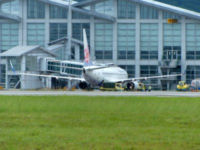 China Airlines Boeing 737-809 B-18605 Parked in Hualien Airport 20160813a