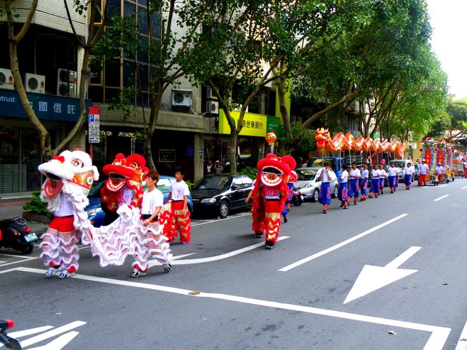 Ciyou Temple Mazu Cruise Parade 20131117-074