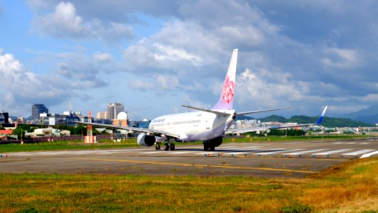 China Airlines Boeing 737-8SH B-18658 Departing from Taipei Songshan Airport 20160731d