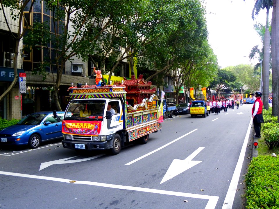 Ciyou Temple Mazu Cruise Parade 20131117-061