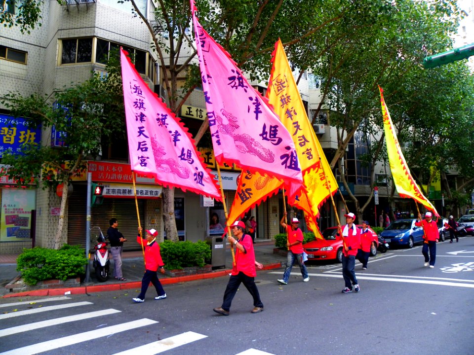 Ciyou Temple Mazu Cruise Parade 20131117-025