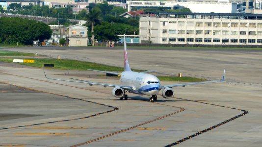 China Airlines Boeing 737-8MA B-18656 Taxiing at Taipei Songshan Airport 20160821a1