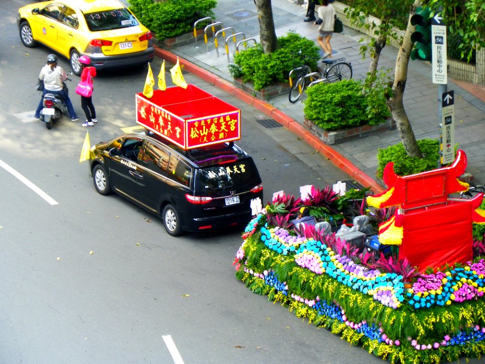 Ciyou Temple Mazu Cruise Parade 20131117-015