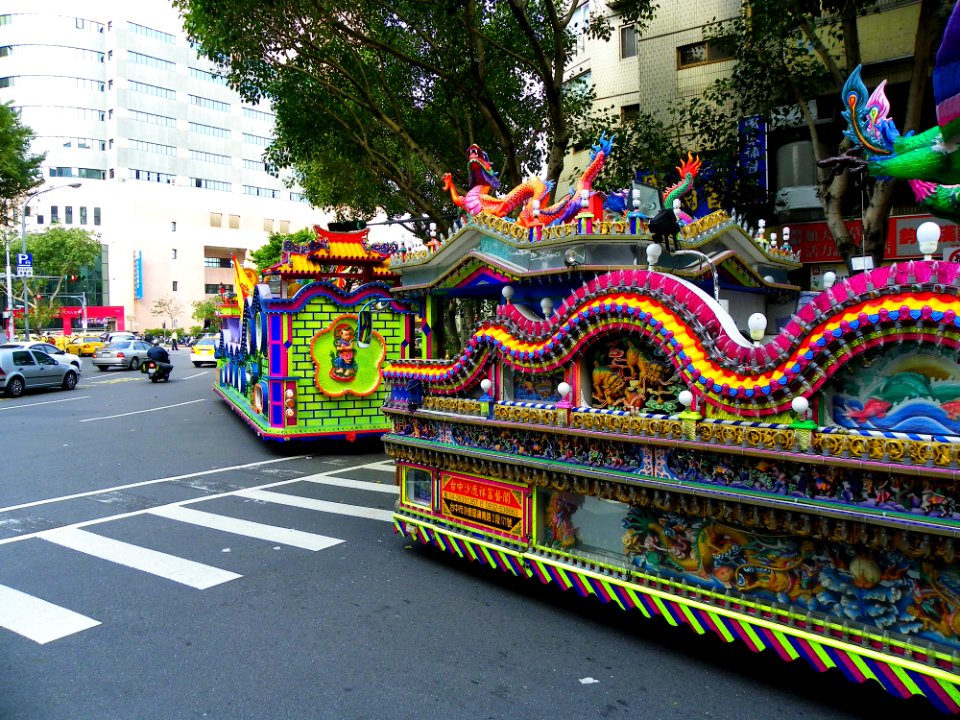 Ciyou Temple Mazu Cruise Parade 20131117-092
