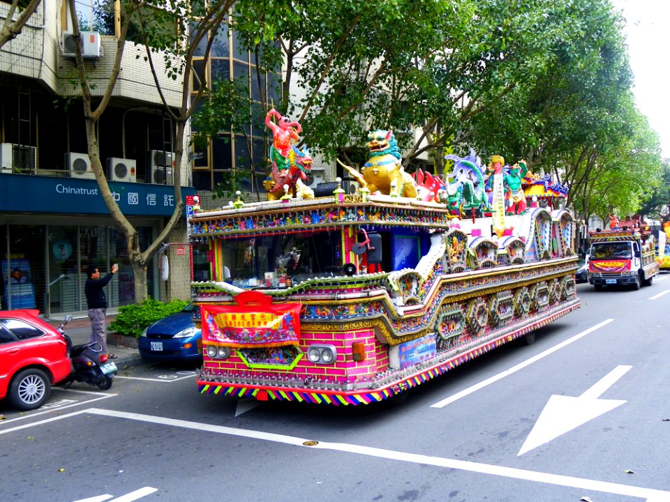 Ciyou Temple Mazu Cruise Parade 20131117-060