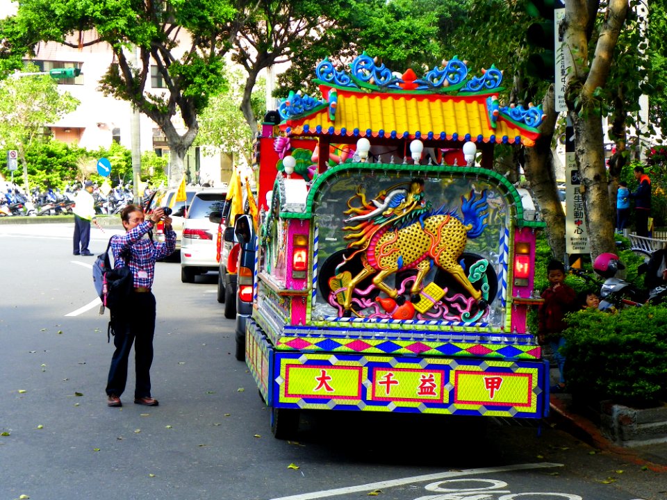 Ciyou Temple Mazu Cruise Parade 20131117-044
