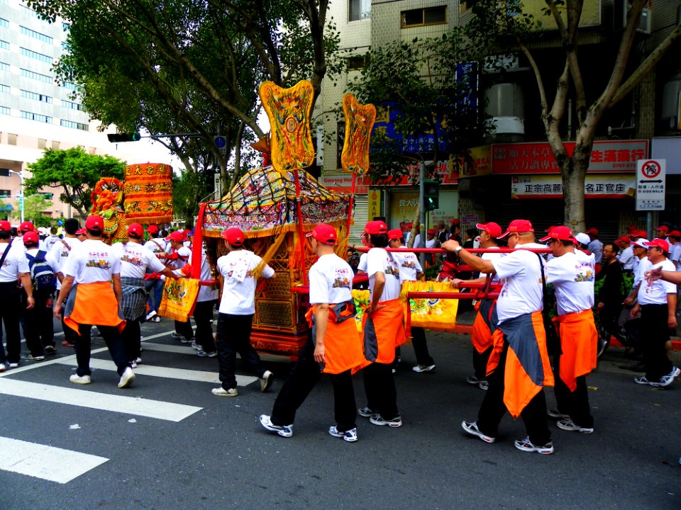 Ciyou Temple Mazu Cruise Parade 20131117-084