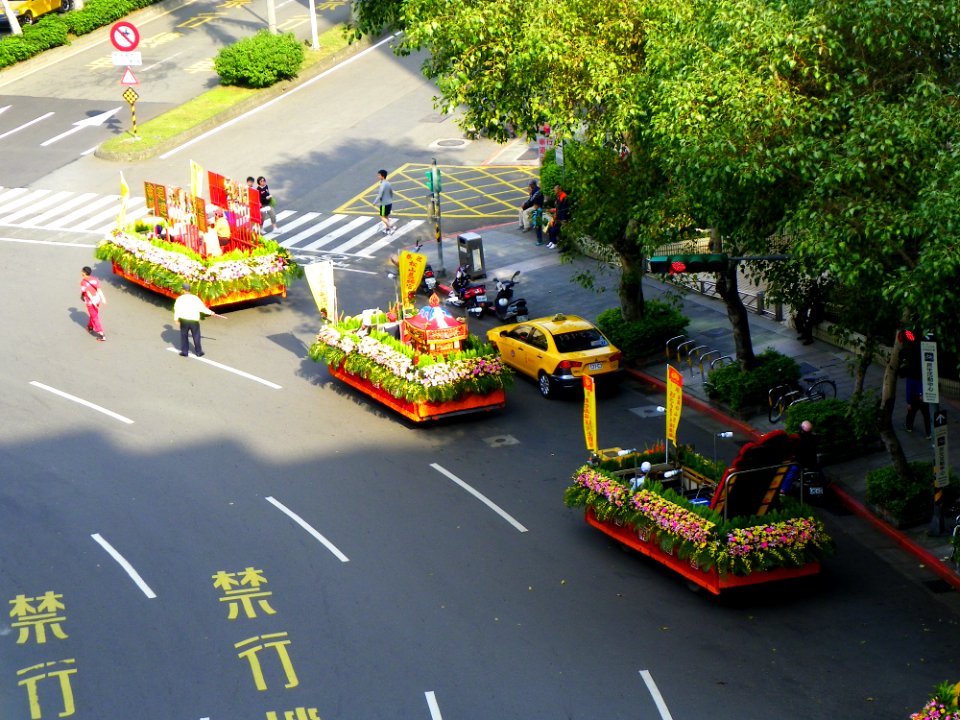 Ciyou Temple Mazu Cruise Parade 20131117-011
