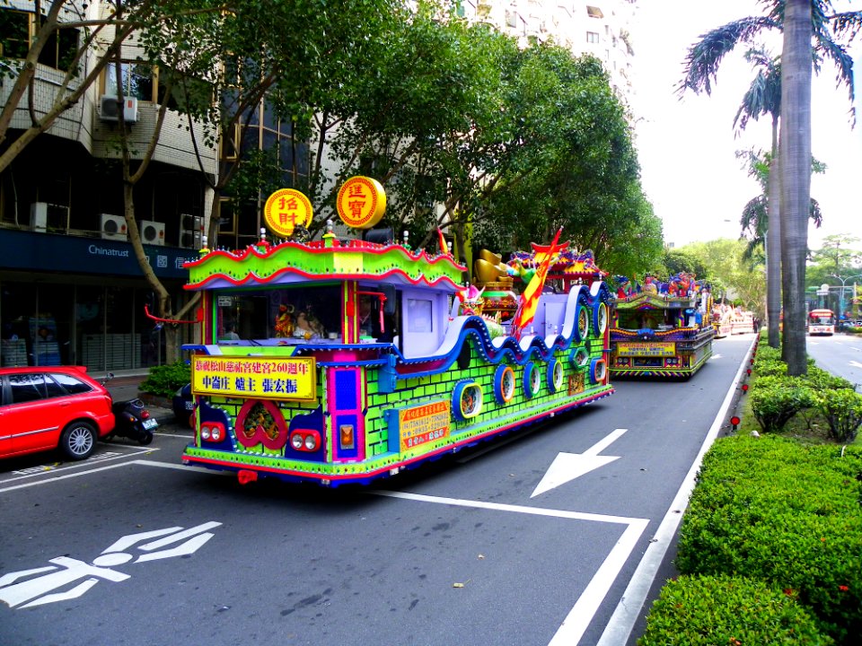 Ciyou Temple Mazu Cruise Parade 20131117-090