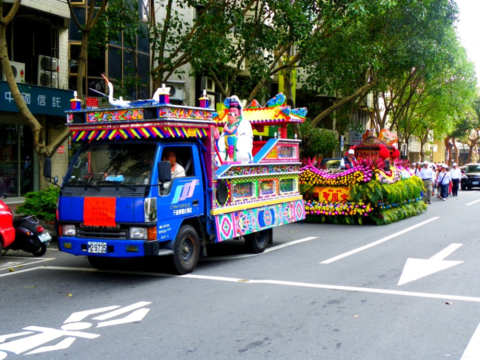 Ciyou Temple Mazu Cruise Parade 20131117-040