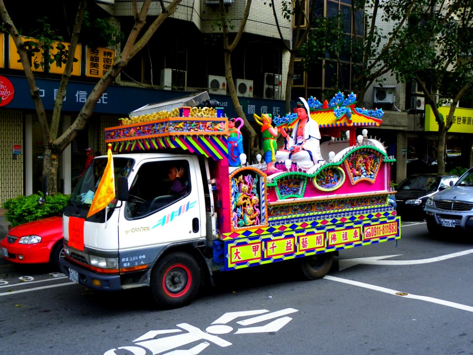 Ciyou Temple Mazu Cruise Parade 20131117-043