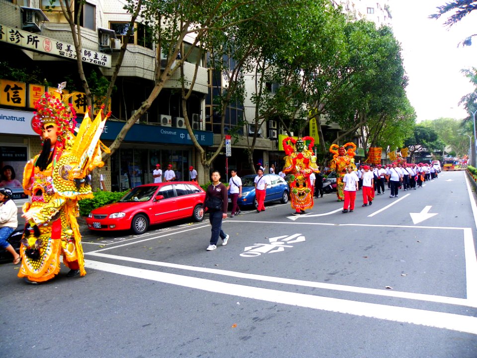 Ciyou Temple Mazu Cruise Parade 20131117-082