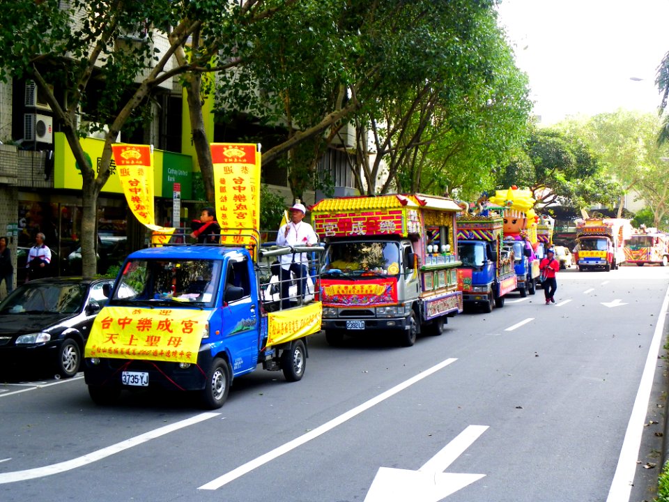 Ciyou Temple Mazu Cruise Parade 20131117-050