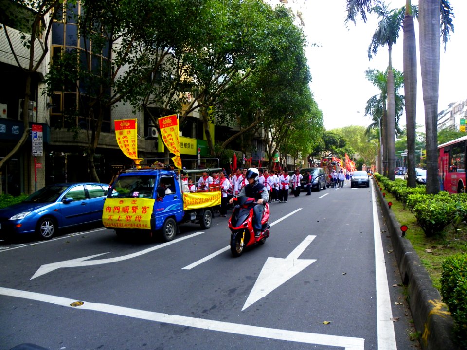 Ciyou Temple Mazu Cruise Parade 20131117-065