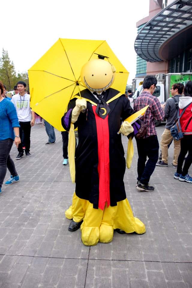 Cosplayer of Koro-sensei with Yellow Umbrella from Assassination Classroom at CWT41 20151212