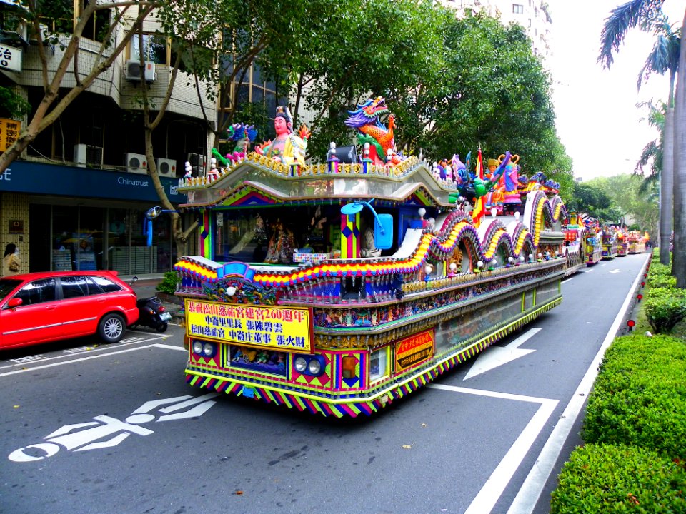 Ciyou Temple Mazu Cruise Parade 20131117-091