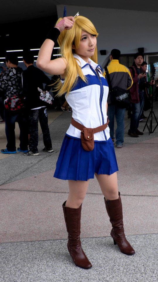 Cosplayer of Lucy Heartfilia in FF25 20150131