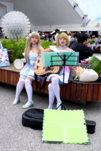 Cosplayer Playing Guitar in FF25 20150131b