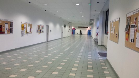 Couloir niveau 1 Bâtiment B Lille III