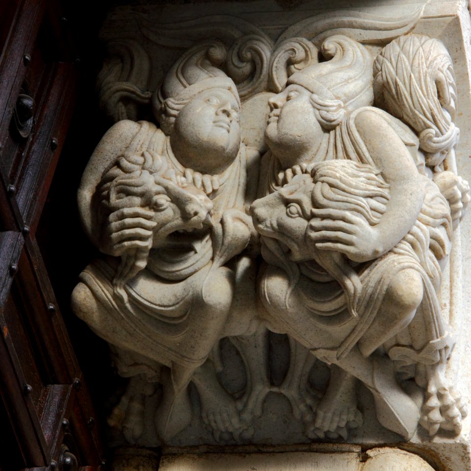 Console aux personnages symmétiques