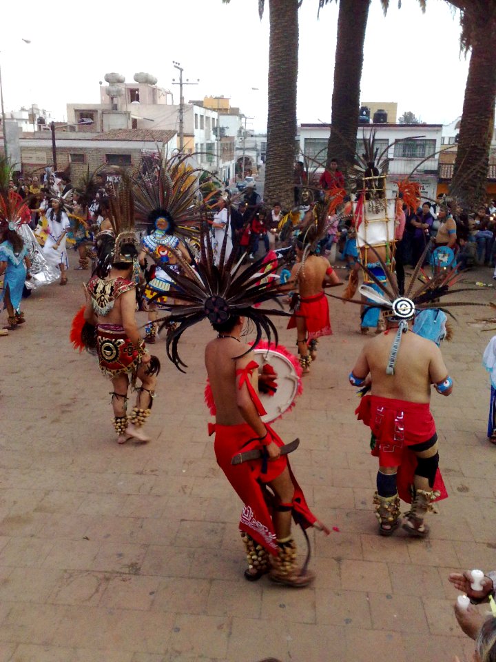 Concheros danzando