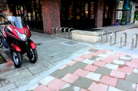 Contrast of Sideway Brick Pavements in Section 5, Minsheng East Road, Taipei 20150916