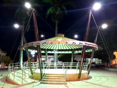 Coreto da Praça Almino Afonso à noite, Martins (RN)