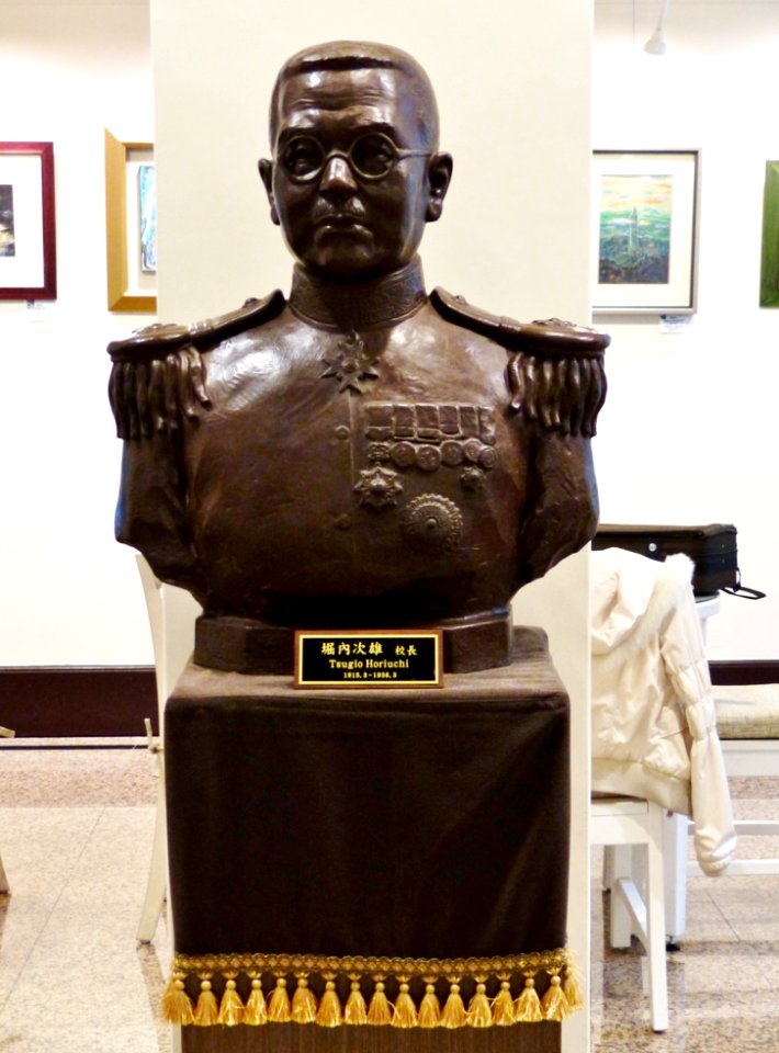 Bust of Tsuglo Horiuchi in Museum of Medical Humanities, NTUCM 20130427