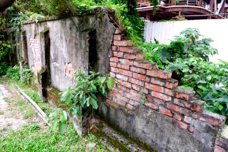 Broken Wall of Former Songshan Tobacco Factory 20160422