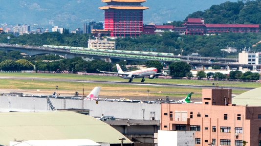 China Eastern Airlines Airbus A330-343X B-6127 Final Approach at Taipei Songshan Airport 20140930b