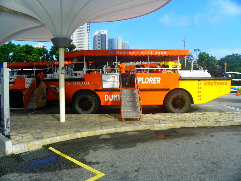 Captain Explorer DUKWs in Singapore Flyer 20130209a