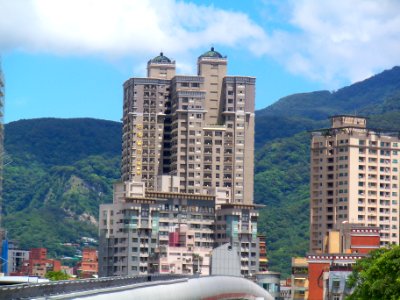 Cheng Loong Ritz Building View from Qiyan Station 20090823