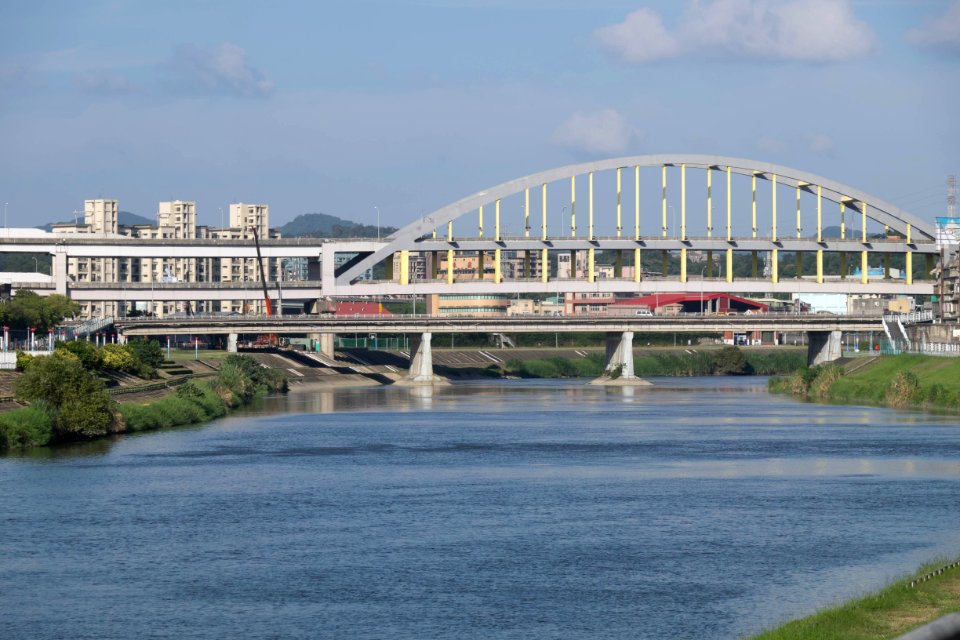 Chenggong Bridge and Huandong Boulevard in Afternoon 20141030