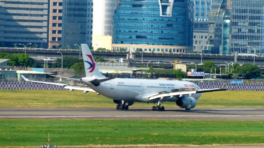 China Eastern Airlines Airbus A330-243 B-6128 Taxiing at Taipei Songshan Airport Runway 20160821b