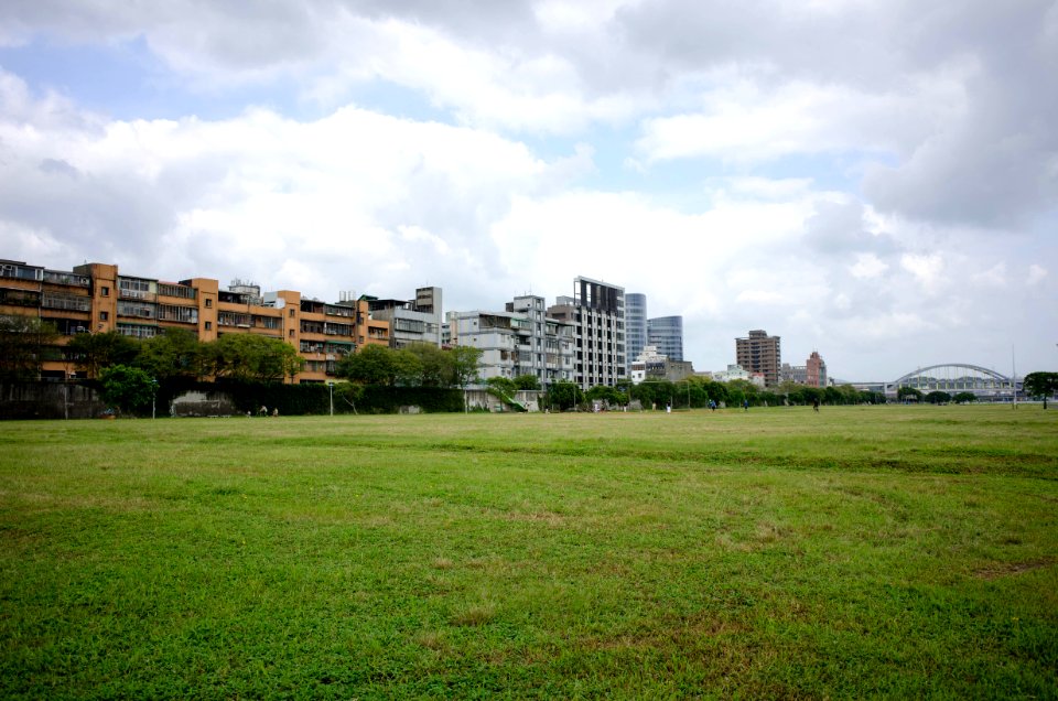 Chengmei Riverside Park North Grass 20141004