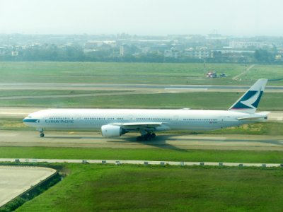 Cathay Pacific Airways Boeing 777-367 B-HNE Taxiing at North Runway of Taoyuan Intetnational Airport 20130330