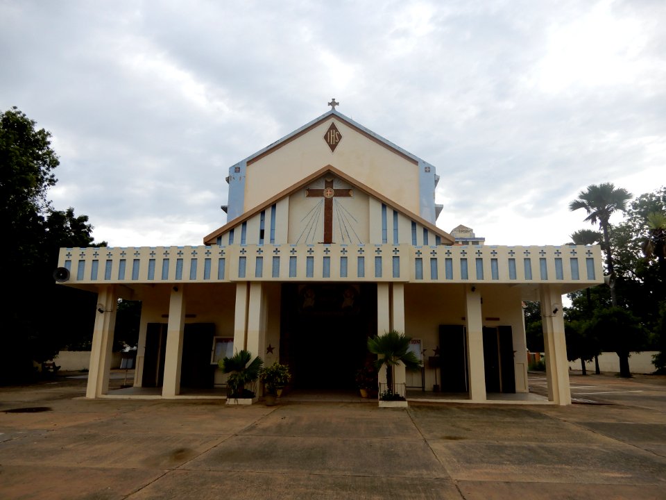 Cathédrale Saint-Anne de Thiès, face