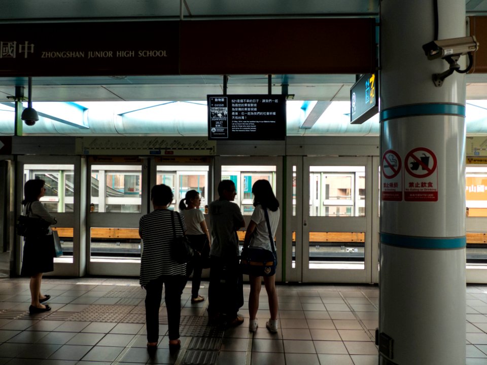Cenotaph Screen of Taipei Metro Banqiao Line Attack 7th Days in Zhongshan Junior High School Station Platform 20140527