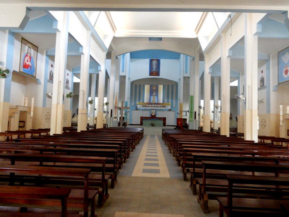 Cathédrale Saint-Anne de Thiès intérieur
