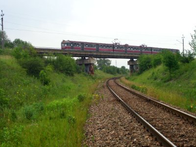 EN57 on a bridge over LHR at Kije photo