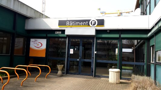 Entrée bâtiment F Lille III