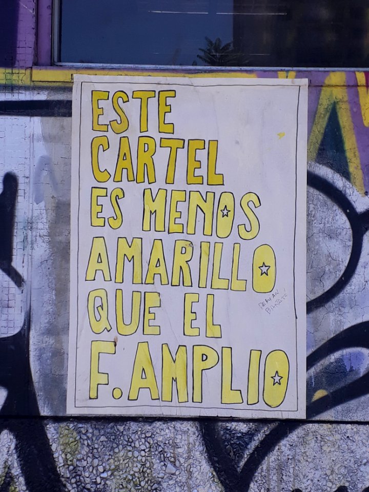Este cartel es menos amarillo que el frente amplio