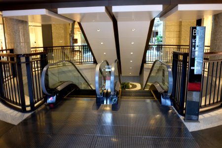 Escalators to Bellavita B1F 20160327