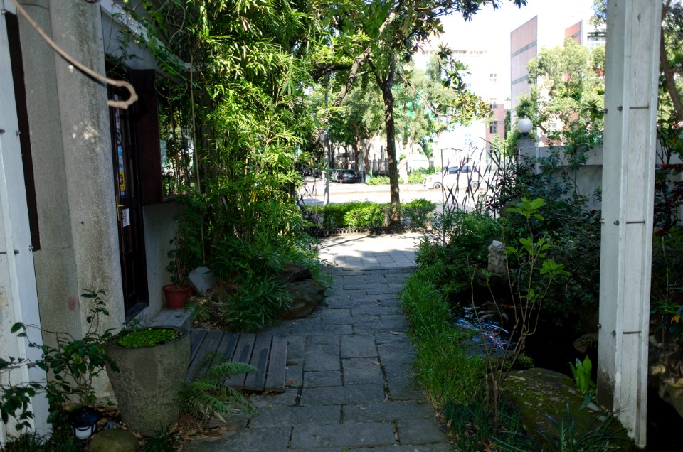 Entrance Inside of Wistaria House 20140727