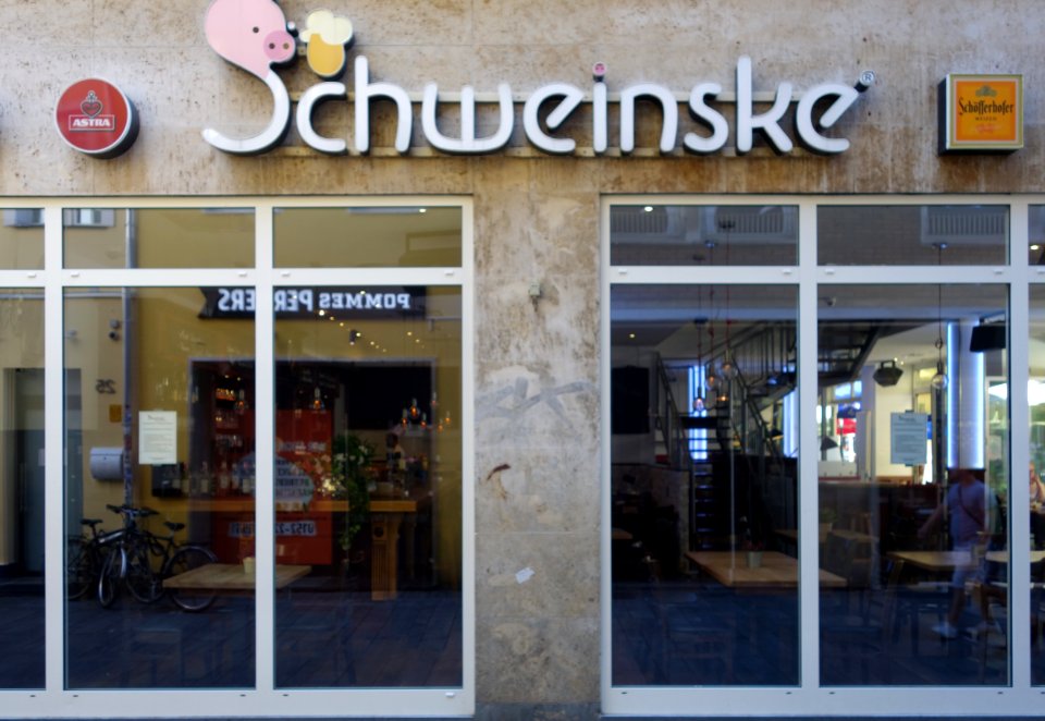 Düsseldorf, Schweinske, Mertensgasse (Juli 2020) (1)
