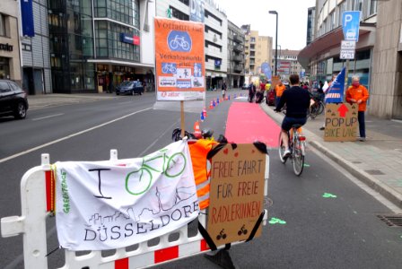 Düsseldorf Oststraße, Demo für Fahrradspuren während der Corona-Krise, 23. Mai 2020 (1)