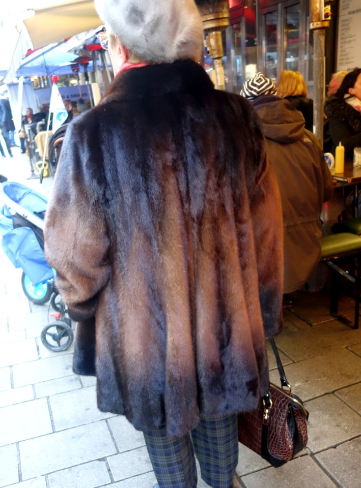 Degradé gefärbter Nerzmantel, Düsseldorf, Januar 2020